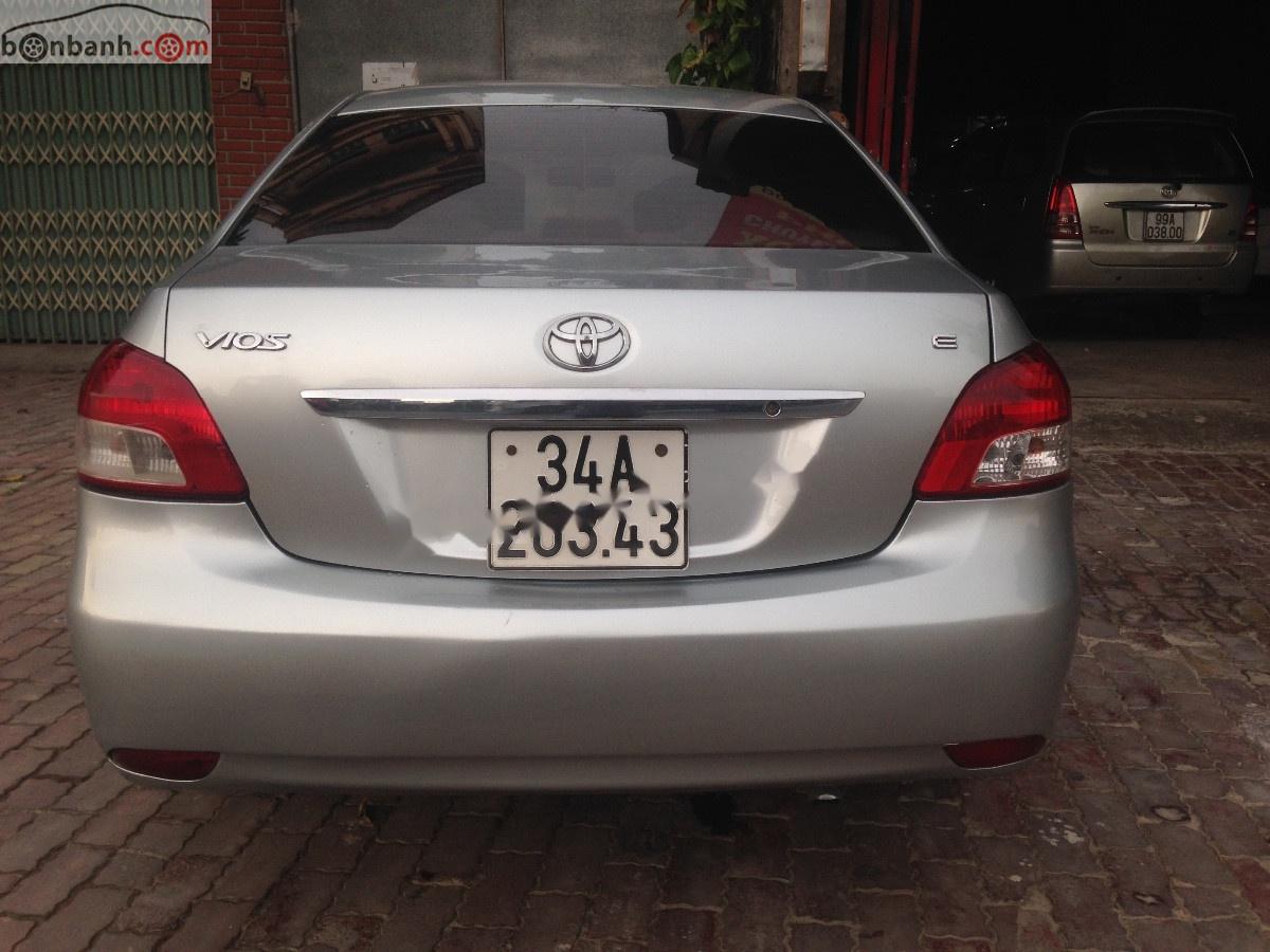 Toyota Vios E 2009 - Bán xe Toyota Vios đời 2009, màu bạc, giá tốt