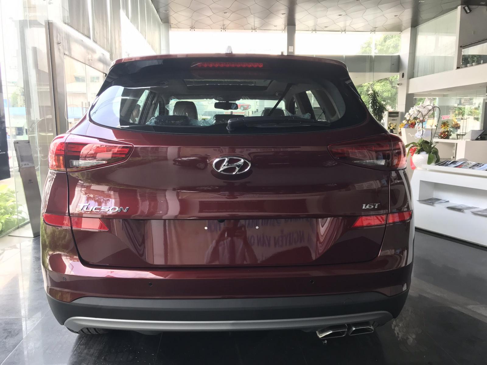 Hyundai Tucson Facelift 2.0 AT 2019 - Bán Hyundai Tucson 2019 Facelift 2.0 AT tiêu chuẩn, màu trắng - đỏ, giao ngay, tặng gói phụ kiện chính hãng 30 triệu