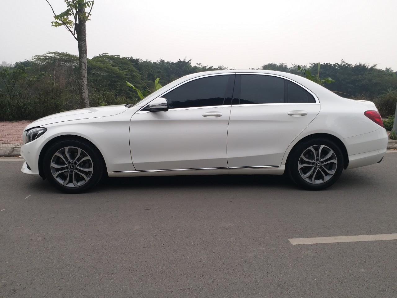 Mercedes-Benz C class C200 2018 - Mercesdes Benz C200 màu trắng/kem, sản xuất 2018, biển Hà Nội