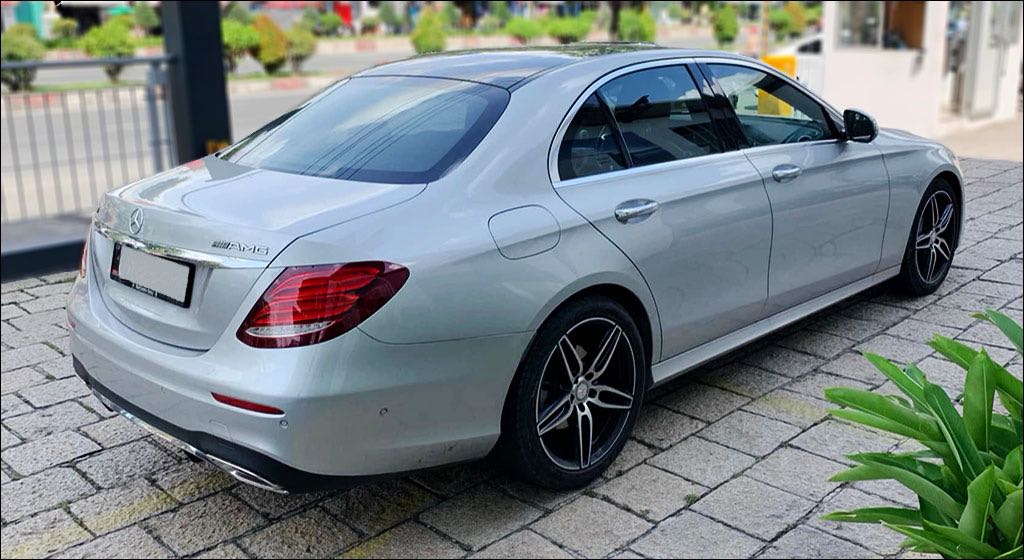 Mercedes-Benz E class E300 2017 - Xe E300 gia đình cần bán, đi cực ít, xe giữ kỹ, hỗ trợ vay vôn ngân hàng