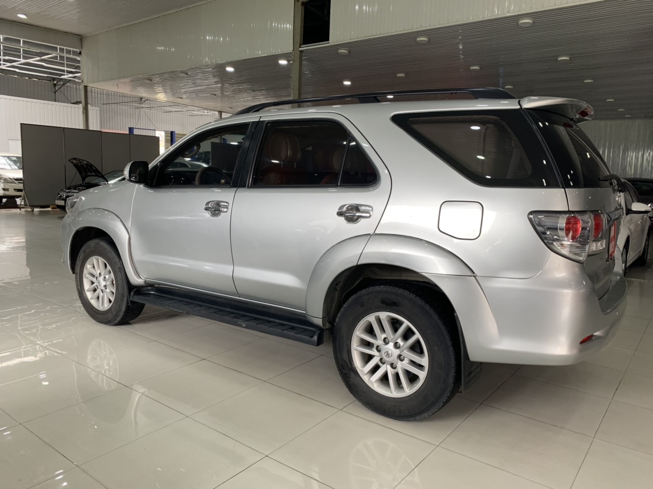 Toyota Fortuner G 2014 - Bán Toyota Fortuner sản xuất năm 2014, màu bạc, giá cạnh tranh