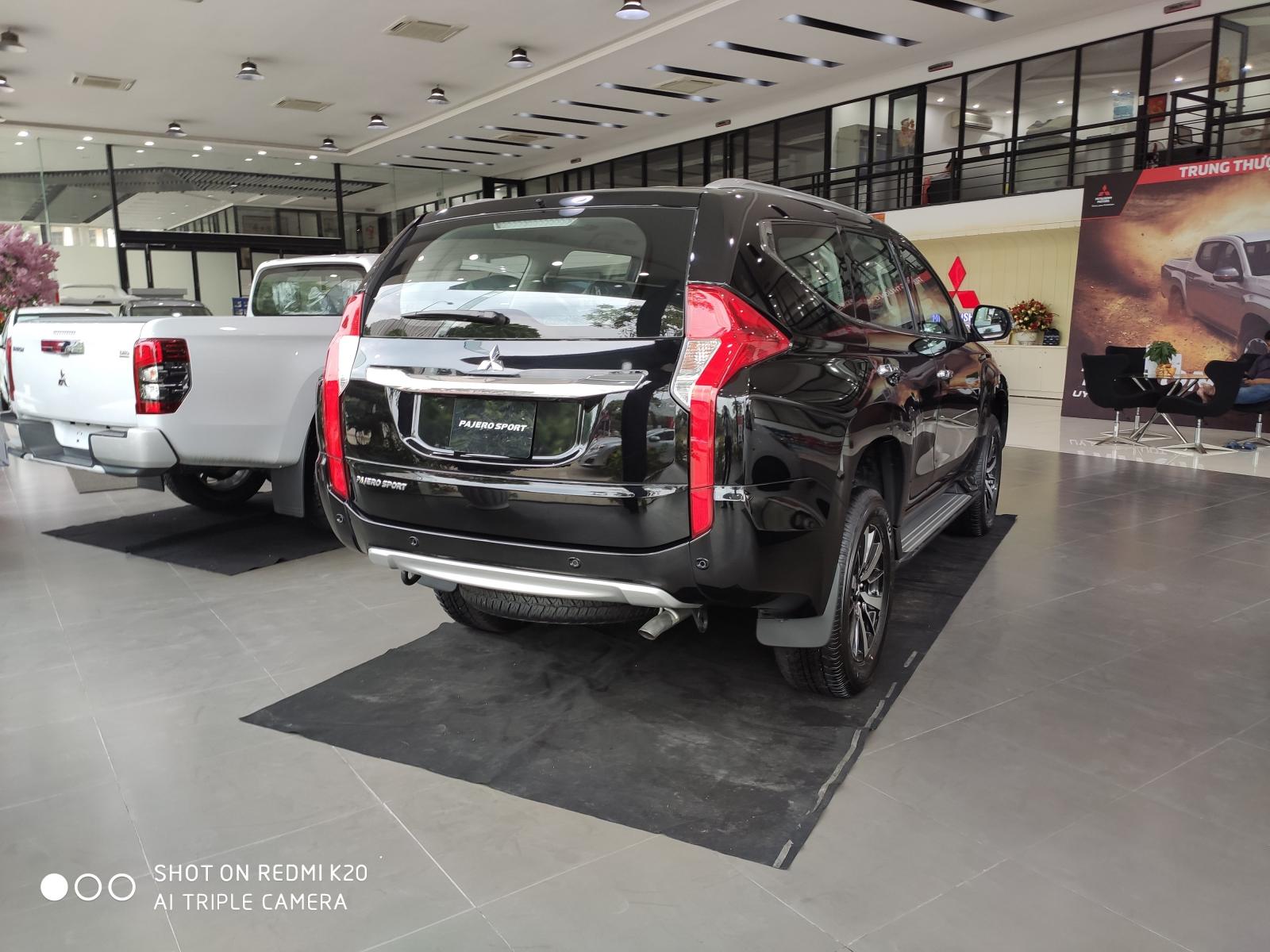 Mitsubishi Pajero Sport 2019 - Xe Mitsubishi Pajero Sport sản xuất năm 2019, dán kính máy dầu