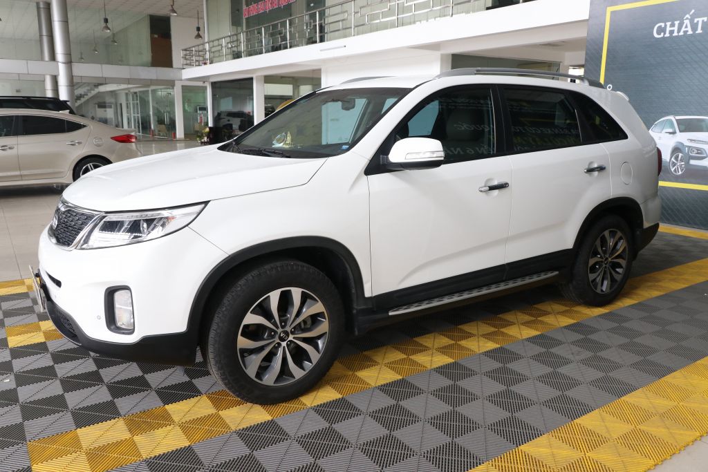 Kia Sorento GAT 2.4AT 2016 - Bán Kia Sorento GAT 2.4AT năm sản xuất 2016, màu trắng