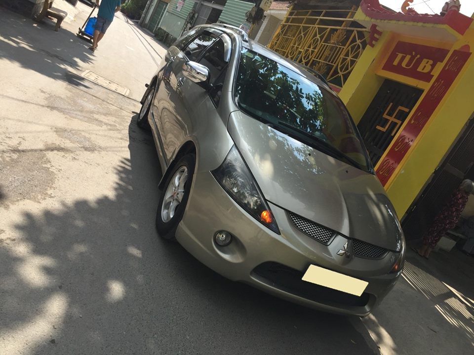 Mitsubishi Grandis 2007 - Bán xe Grandis 2007, số tự động, màu vàng cát còn mới tinh