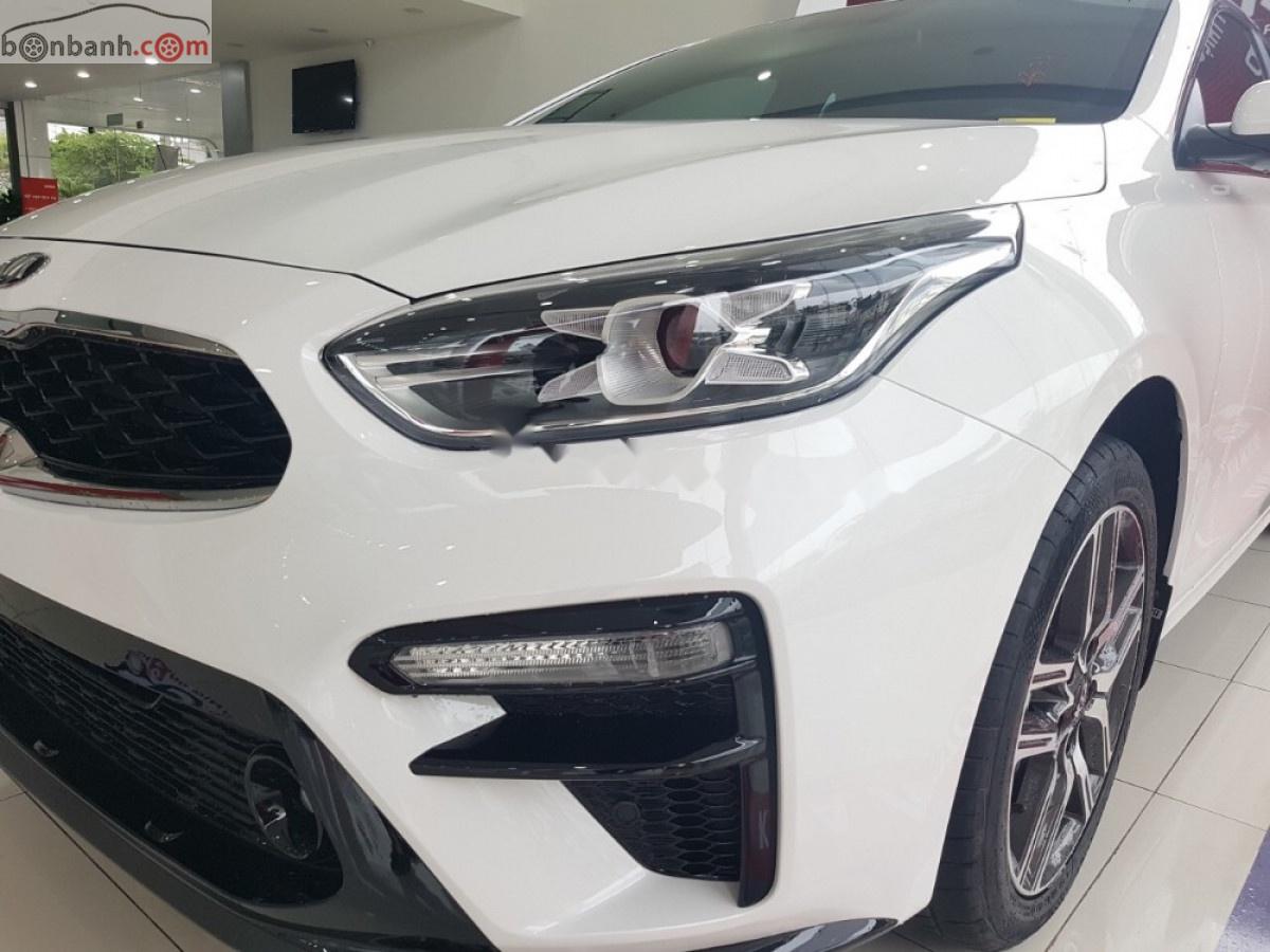 Kia Cerato 1.6 AT Delu 2019 - Bán xe Kia Cerato 1.6 AT Delu năm 2019, màu trắng