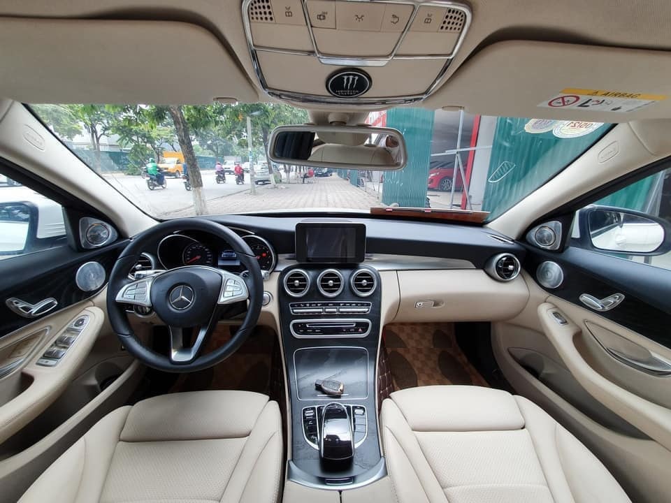 Mercedes-Benz C class C200 2018 - Mercesdes Benz C200 màu trắng/kem, sản xuất 2018, biển Hà Nội