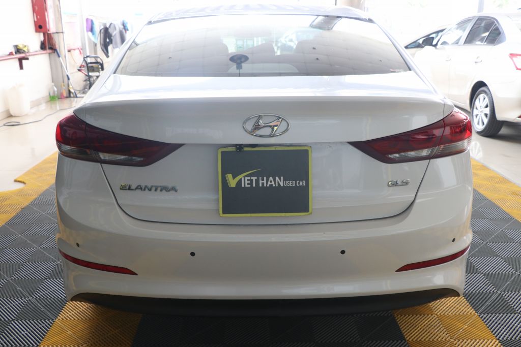 Hyundai Elantra GLS 1.6 AT 2016 - Cần bán Hyundai Elantra GLS 1.6 AT đời 2016, màu trắng, 566 triệu