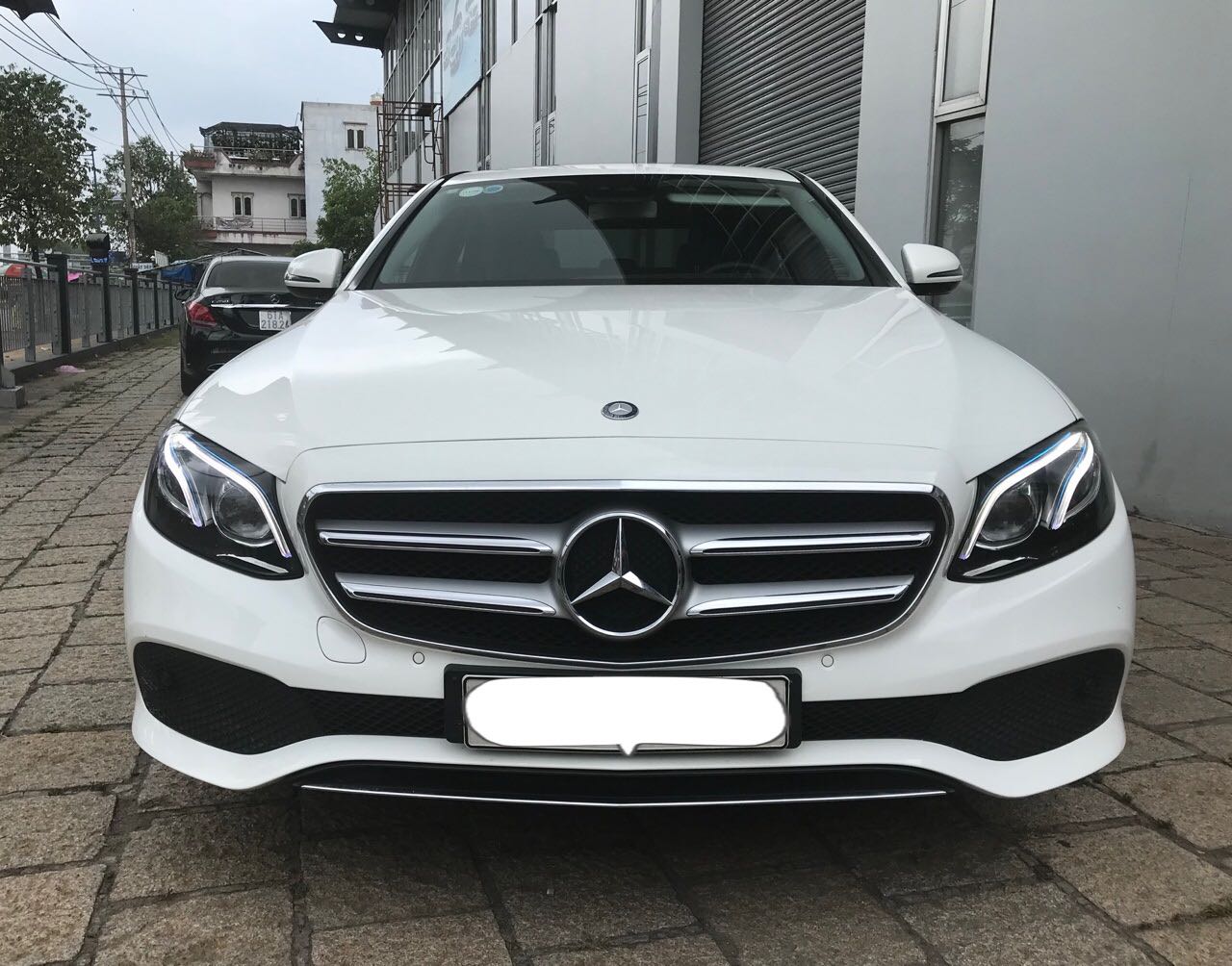 Mercedes-Benz E class  E250 2017 - Bán E250 trắng chỉ đi 12000km, giá hấp dẫn