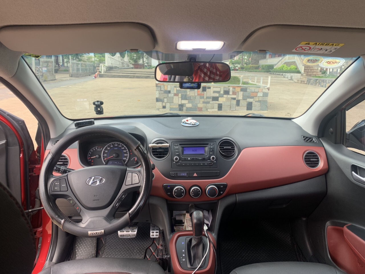 Hyundai Grand i10 1.2 AT  2017 - Cần bán Hyundai Grand i10 1.2 AT HB đỏ đời 2017, xe đẹp giá tốt, LH 0903 175 312