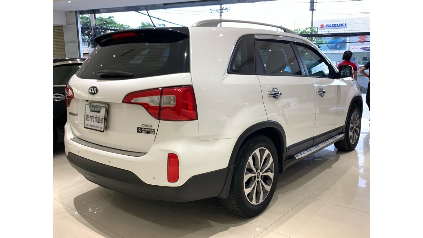 Kia Sorento 2.2 AT 2017 - HCM: Kia Sorento 2.2 AT 2017 - Màu trắng, trả trước chỉ từ 250 triệu