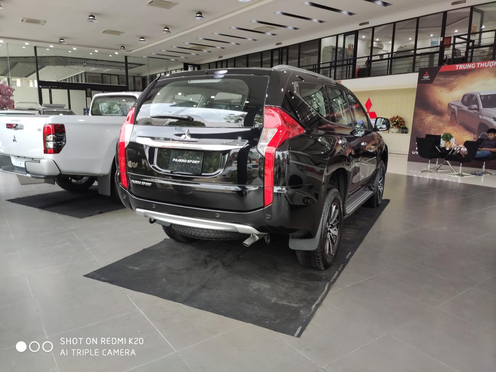 Mitsubishi Pajero Sport 2019 - Xe Mitsubishi Pajero Sport sản xuất năm 2019, dán kính máy dầu