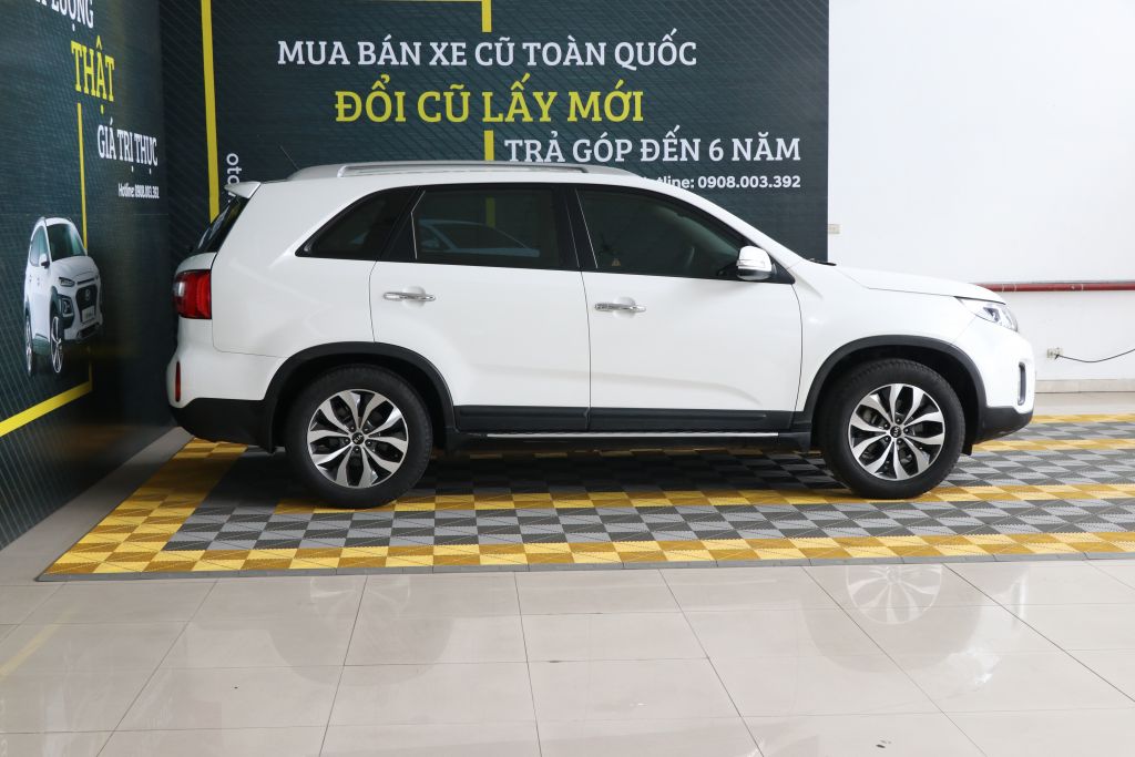 Kia Sorento GAT 2.4AT 2016 - Bán Kia Sorento GAT 2.4AT năm sản xuất 2016, màu trắng