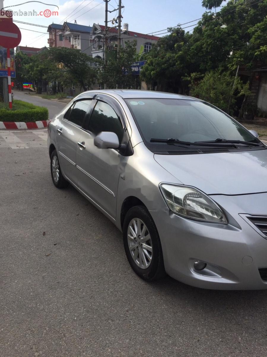 Toyota Vios 1.5E 2011 - Gia đình bán Toyota Vios 1.5E năm 2011, màu bạc 