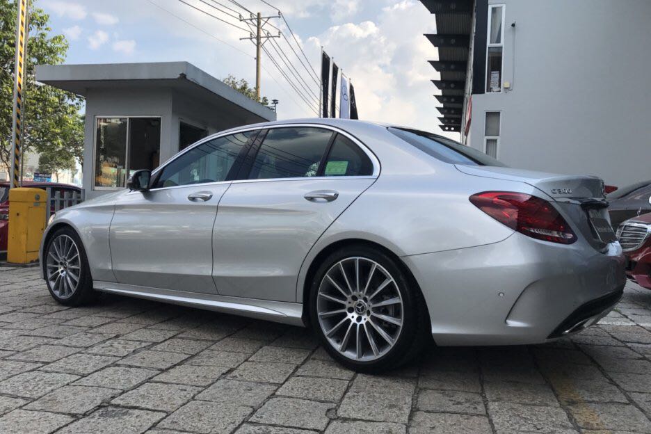 Mercedes-Benz C class C300 AMG 2017 - C300 bạc xe đi cực ít, hỗ trợ vay vốn ngân hàng lên đến 70% giá trị xe