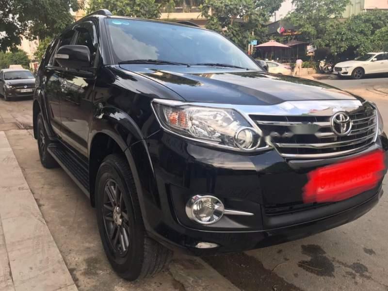 Toyota Fortuner 2016 - Cần bán gấp Toyota Fortuner sản xuất năm 2016, màu đen, xe gia đình giá cạnh tranh