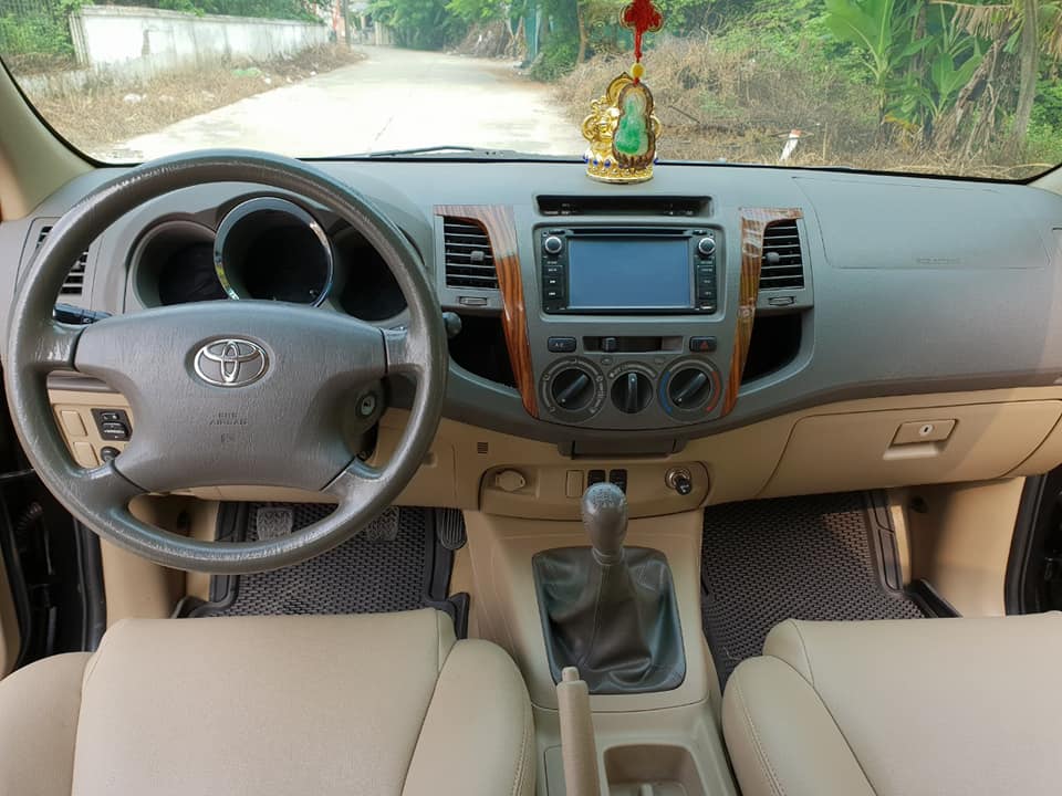 Toyota Fortuner 2010 - Bán Toyota Fortuner 2010 số sàn, dầu, xám bút chì rất đẹp