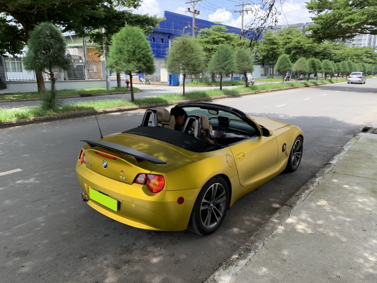 BMW Z4 2008 - Đổi gió bán BMW Z4, 2008, số sàn, mui xếp tự động, màu vàng