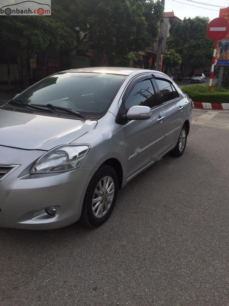 Toyota Vios 1.5E 2011 - Gia đình bán Toyota Vios 1.5E năm 2011, màu bạc 