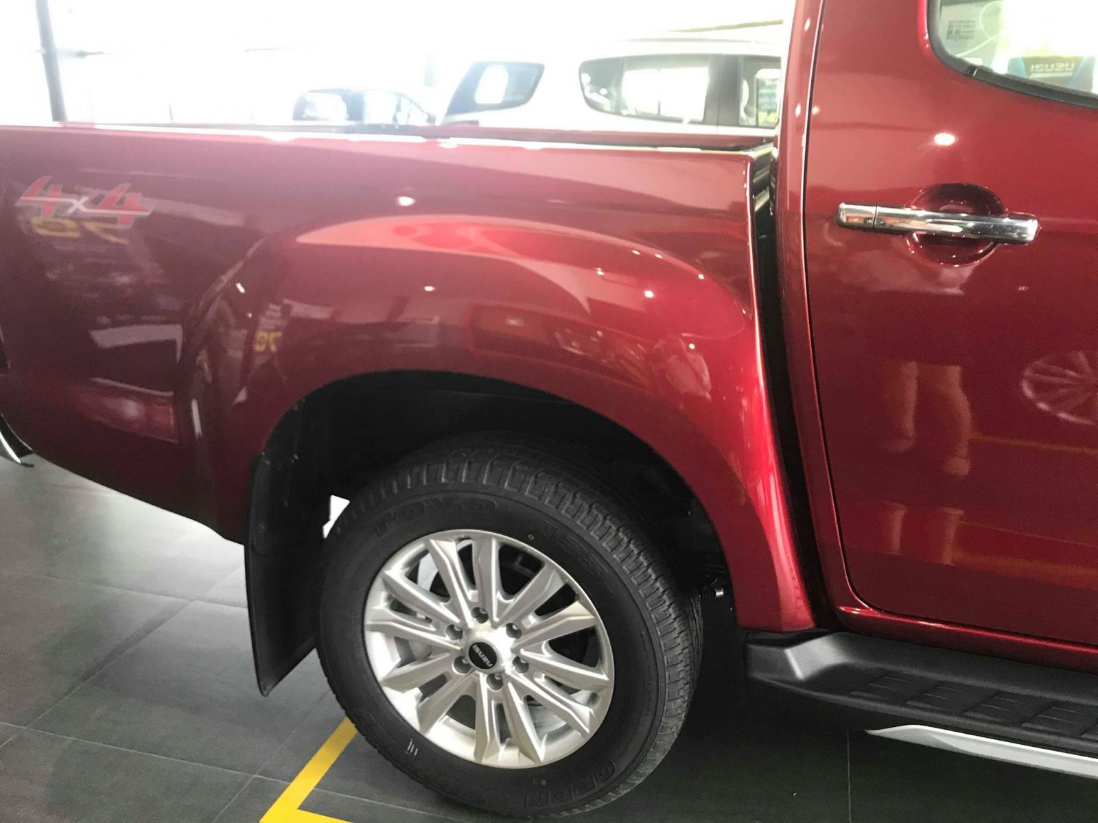 Isuzu Dmax 2019 - Bán xe bán tải Isuzu Dmax 2019 , 2 cầu số sàn.
Giá tốt nhất tại TP. HCM, tặng nắp thùng thấp hấp dẫn.
Phụ kiện 10 triệu đồng
Hỗ trợ trả góp