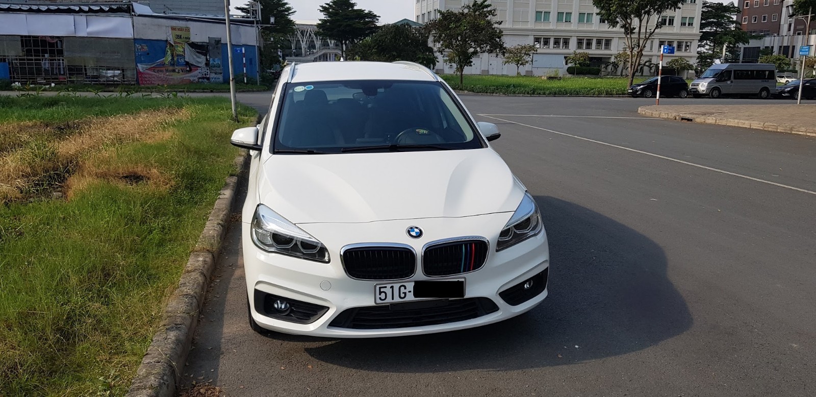 BMW 2 Series 218i GranTourer 2016 - Bán xe BMW 2 Series 218i GranTourer 2016, màu trắng, nhập khẩu nguyên chiếc, 990 triệu