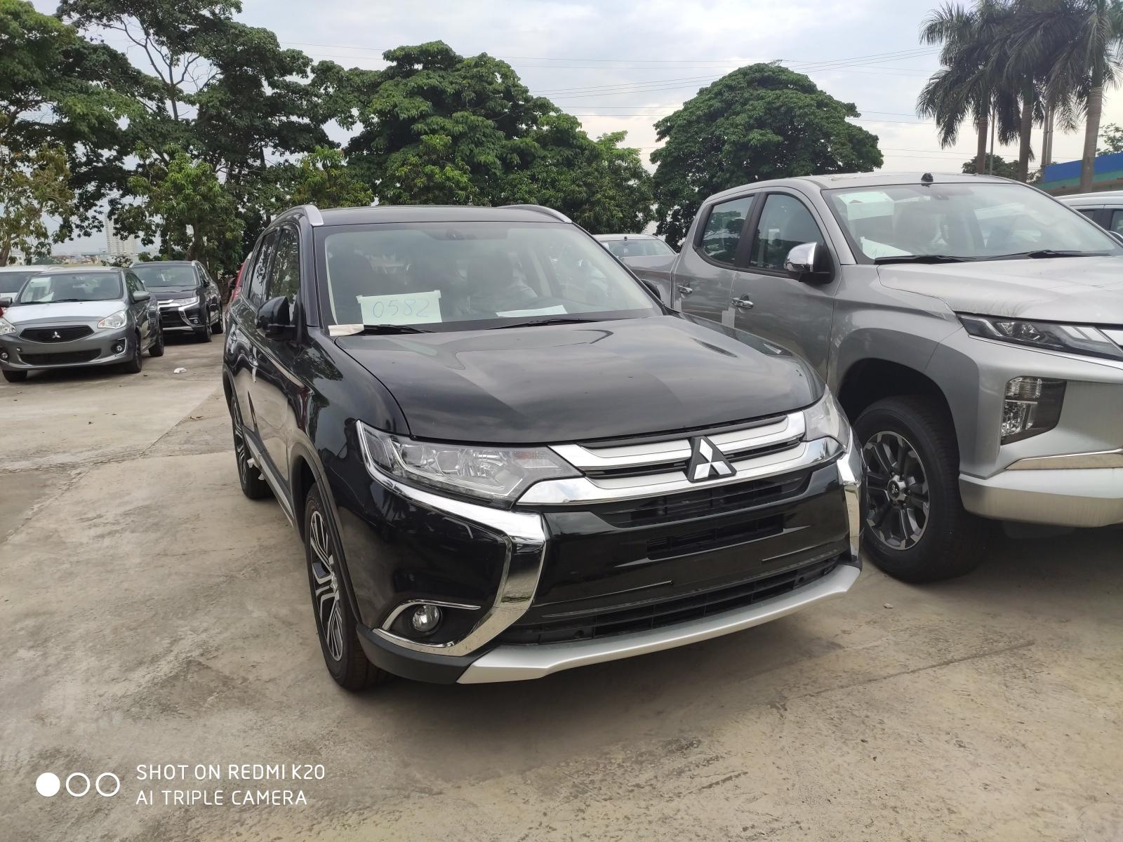 Mitsubishi Outlander 2019 - Bán xe Mitsubishi Outlander tặng ghế da, giá tốt