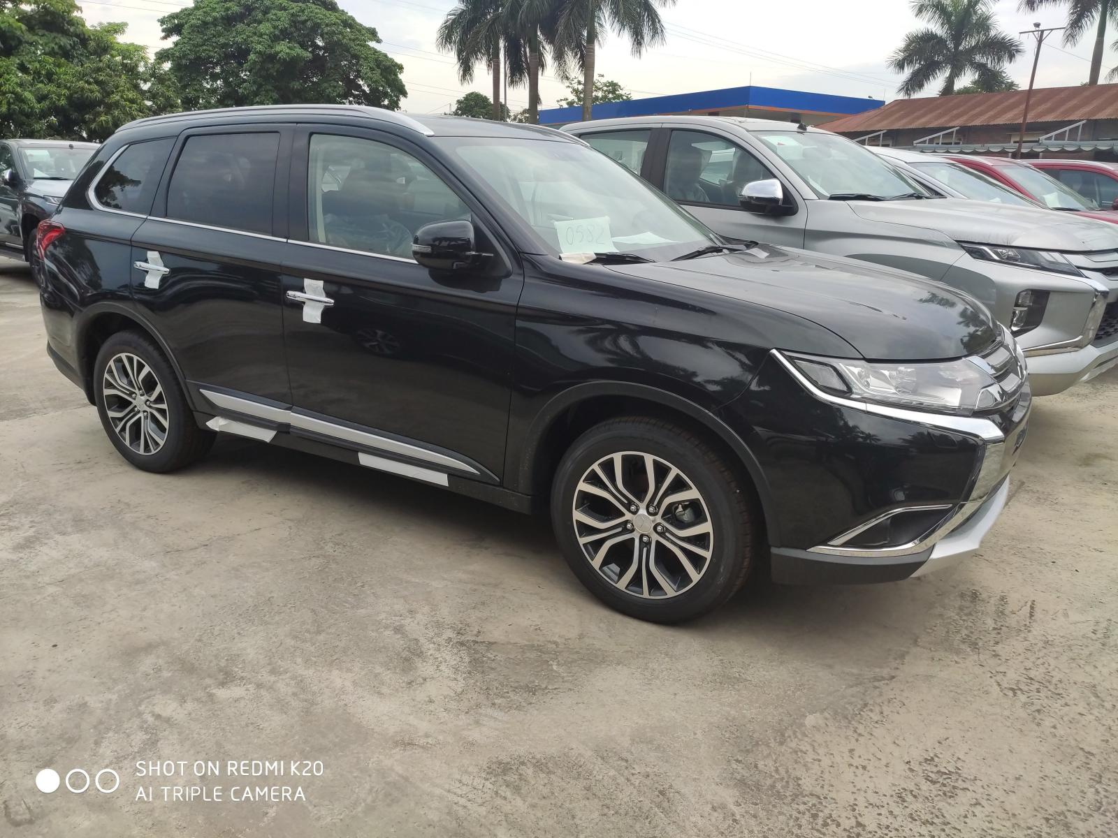 Mitsubishi Outlander 2019 - Bán xe Mitsubishi Outlander tặng ghế da, giá tốt