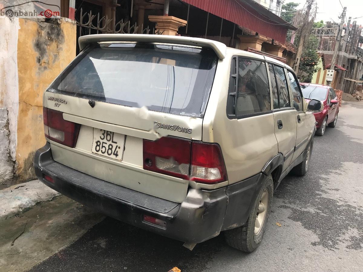 Ssangyong Musso 2.3 MT 2004 - Bán xe Ssangyong Musso 2.3 MT đời 2004, màu vàng giá cạnh tranh