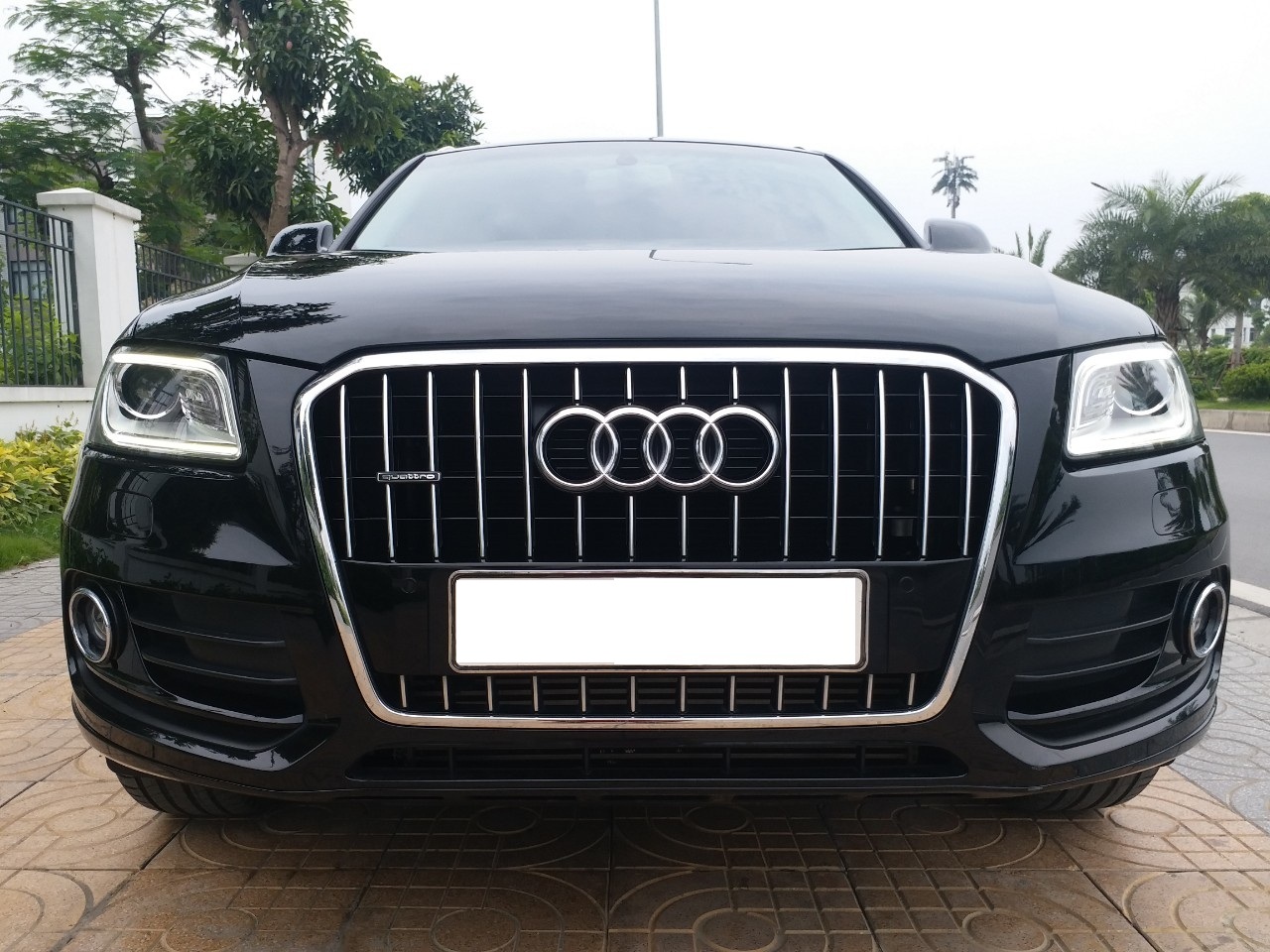 Audi Q5 2015 - Bán Audi Q5 2.0 TFSI màu đen/ nâu, sản xuất cuối 2015 nhập Đức, đăng ký 2016 tên tư nhân