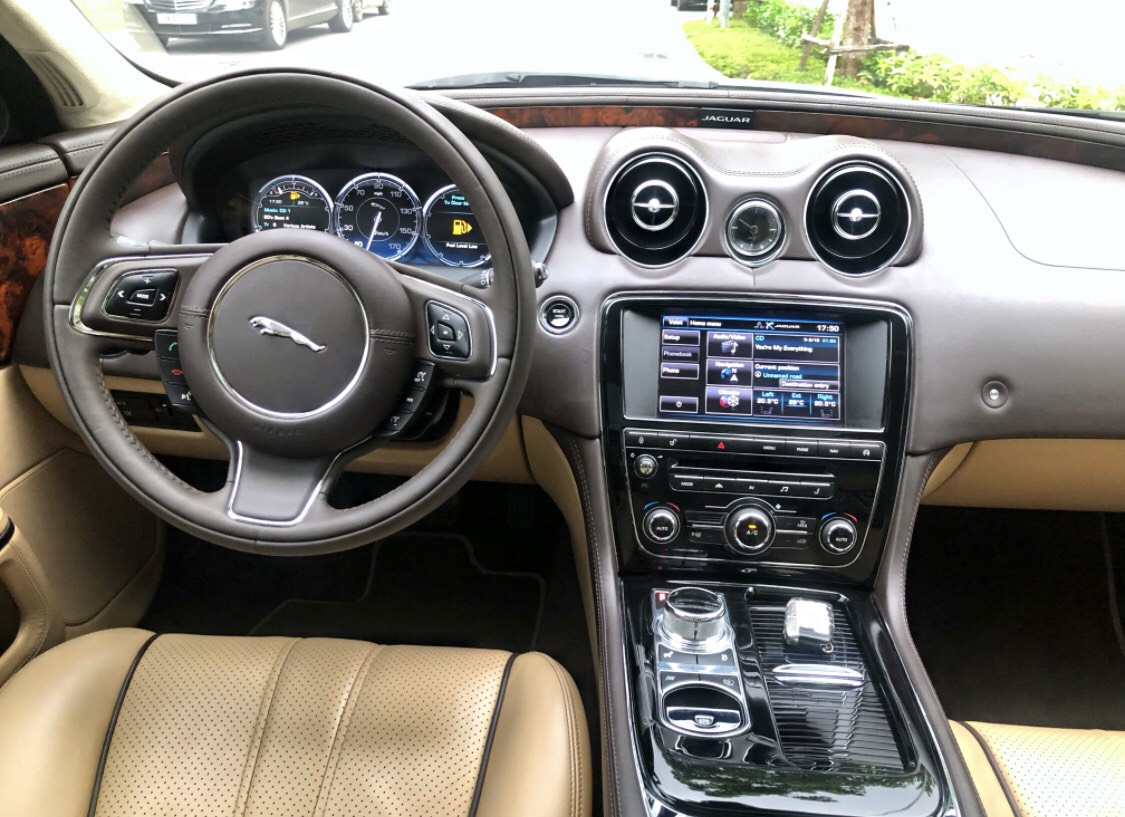 Jaguar XJL  3.0 2014 - Bán xe Jaguar XJL 3.0 Superchage model 2014. Xe đi cực ít, 27000km, pháp lý chuẩn chỉ