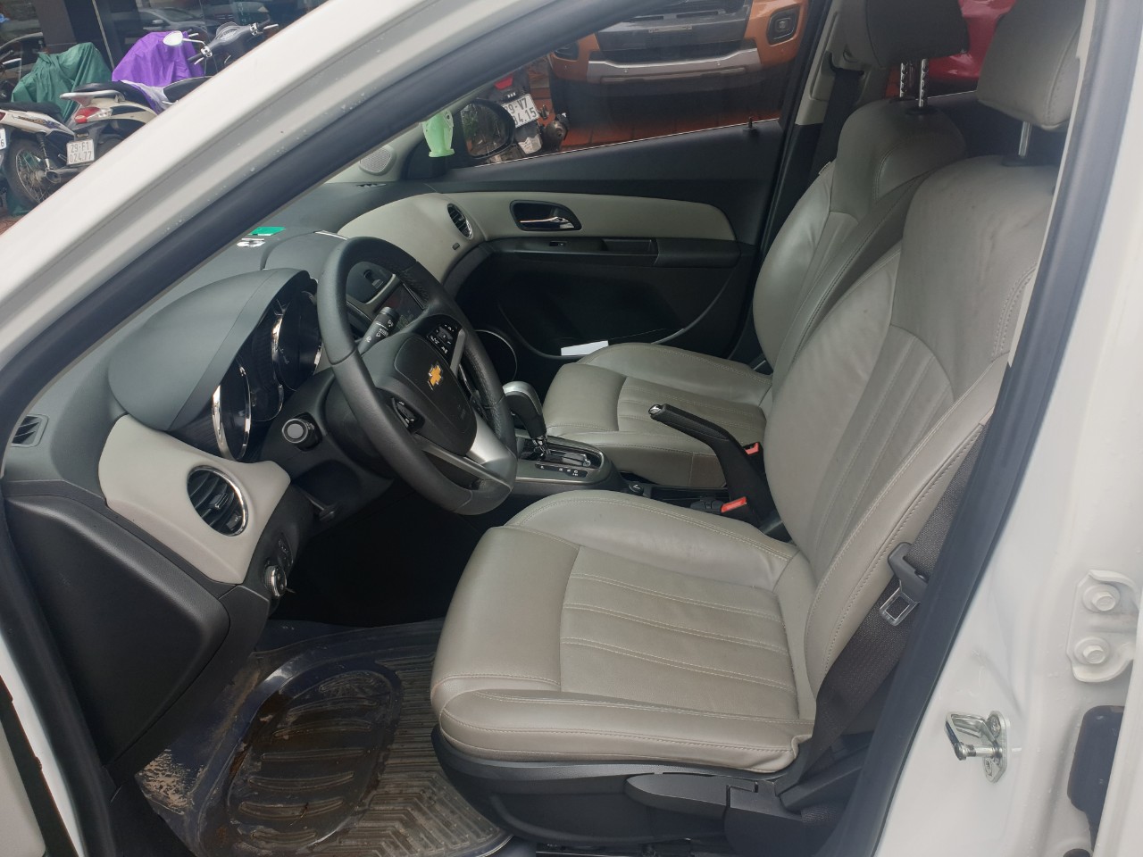 Chevrolet Cruze LTZ 2015 - Chevrolet Cruze LTZ 1.8L sản xuất 2015, màu trắng, giá rẻ nhất thị trường