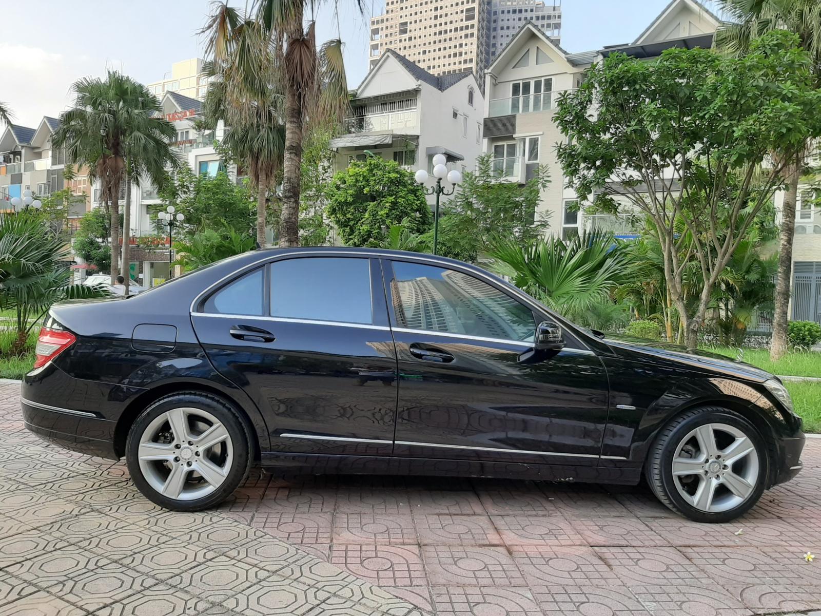 Mercedes-Benz C class C250 2010 - Bán Mercedes C250 đời 2010, màu đen