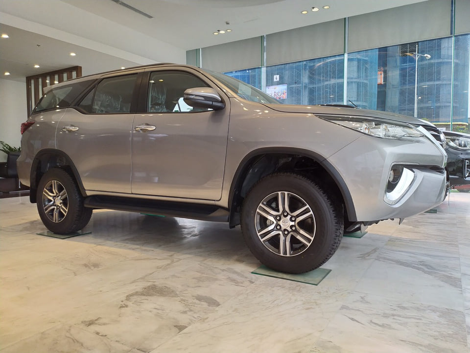 Toyota Fortuner 2.4G  2019 - Bán xe Toyota Fortuner 2019, xe đủ màu giao ngay, ưu đãi sốc: Giảm tiền mặt + BHVC + PK chính hãng, LH 0941115585