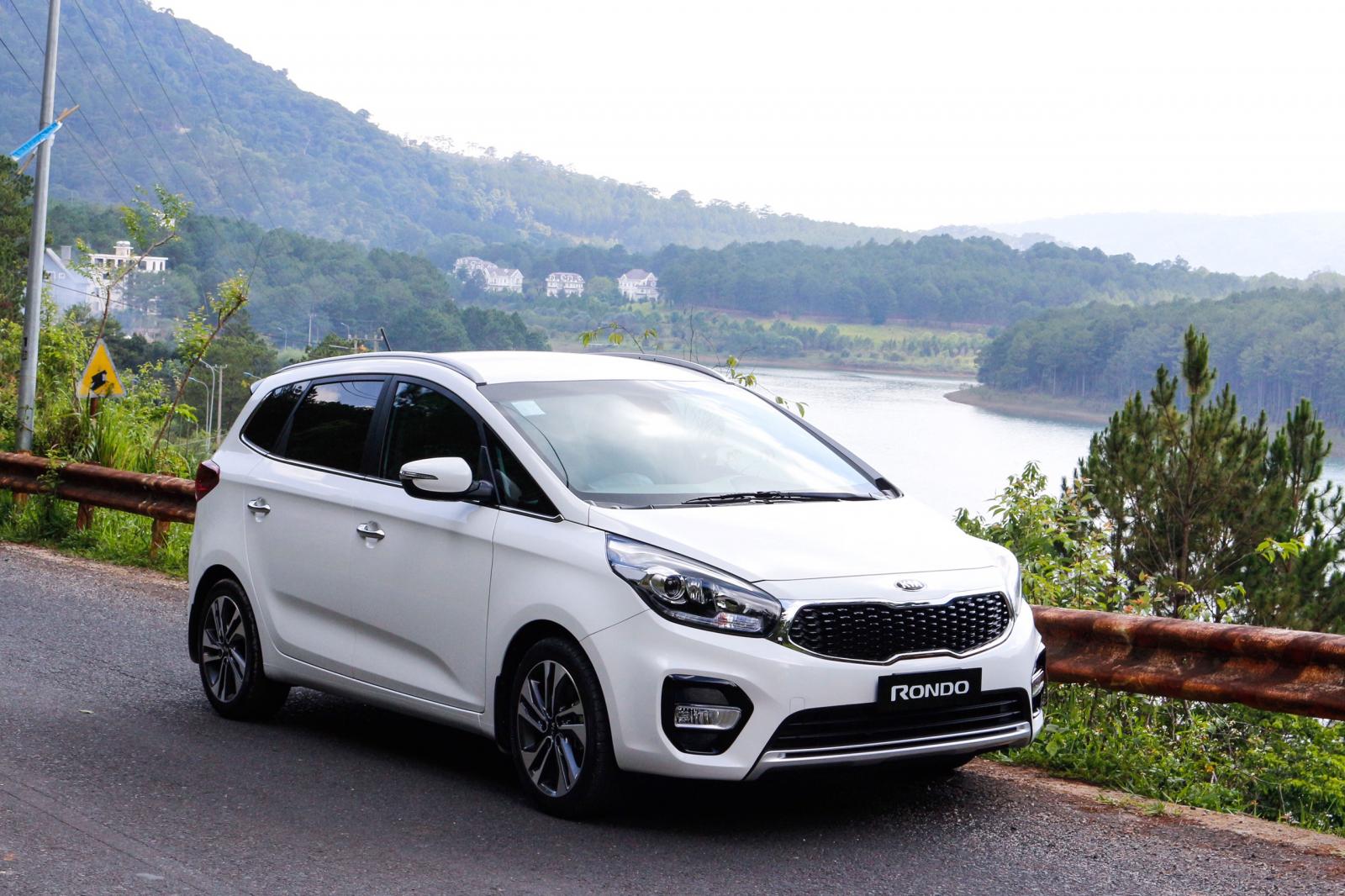 Kia Rondo Deluxe 2019 - Kia Rondo xe gia đình 7 chỗ,  trẻ trung công nghệ tiện ích cho người dùng