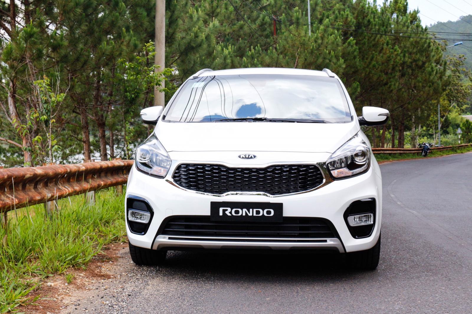 Kia Rondo Deluxe 2019 - Kia Rondo xe gia đình 7 chỗ,  trẻ trung công nghệ tiện ích cho người dùng