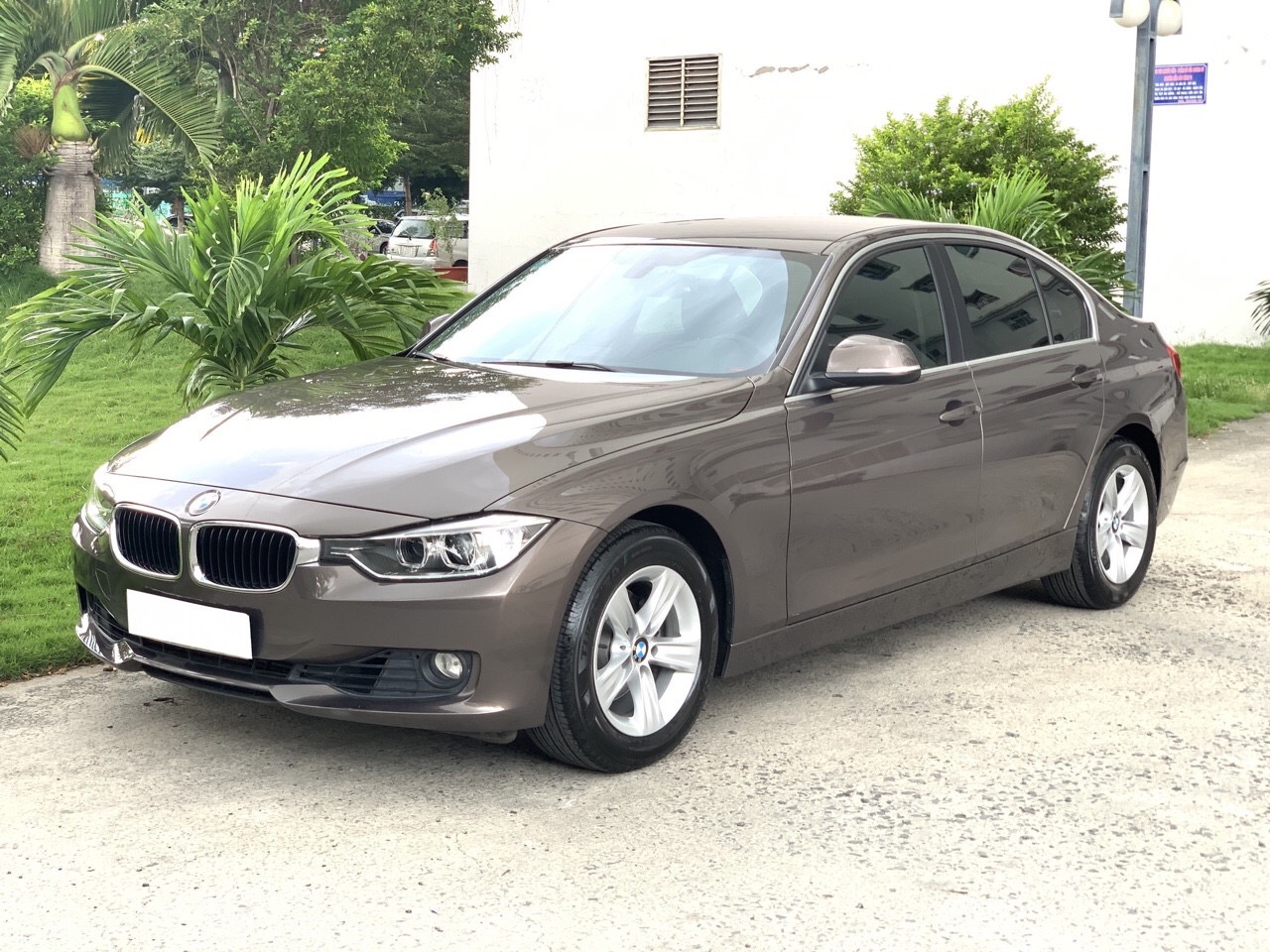 BMW 3 Series 320i 2014 - Bán BMW 320i sản xuất 2014, xe đẹp đi ít bao kiểm tra tại hãng