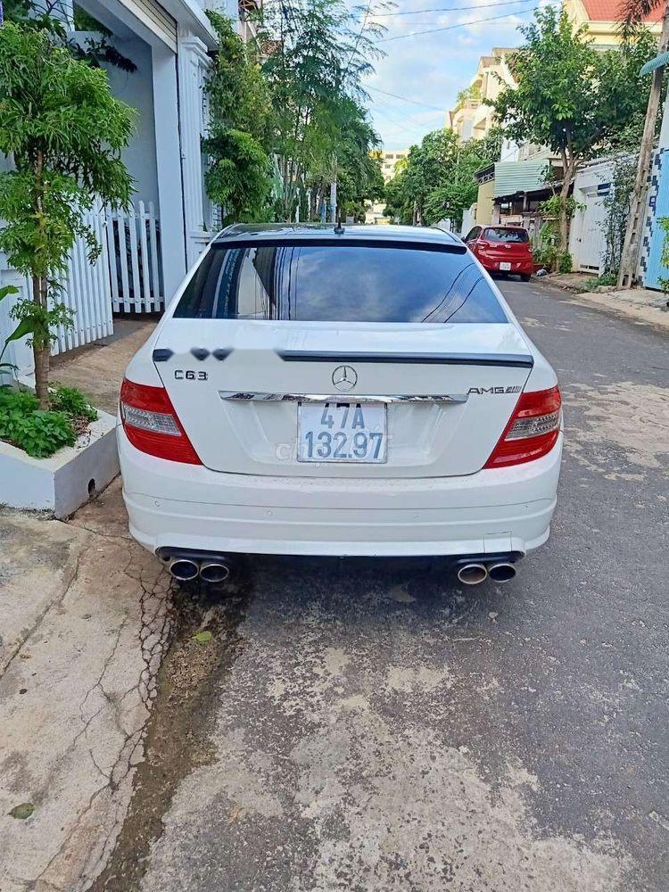 Mercedes-Benz C class C63 2010 - Bán xe Mercedes C63 đời 2010, màu trắng, nhập khẩu nguyên chiếc, xe còn nguyên rin mới 95%