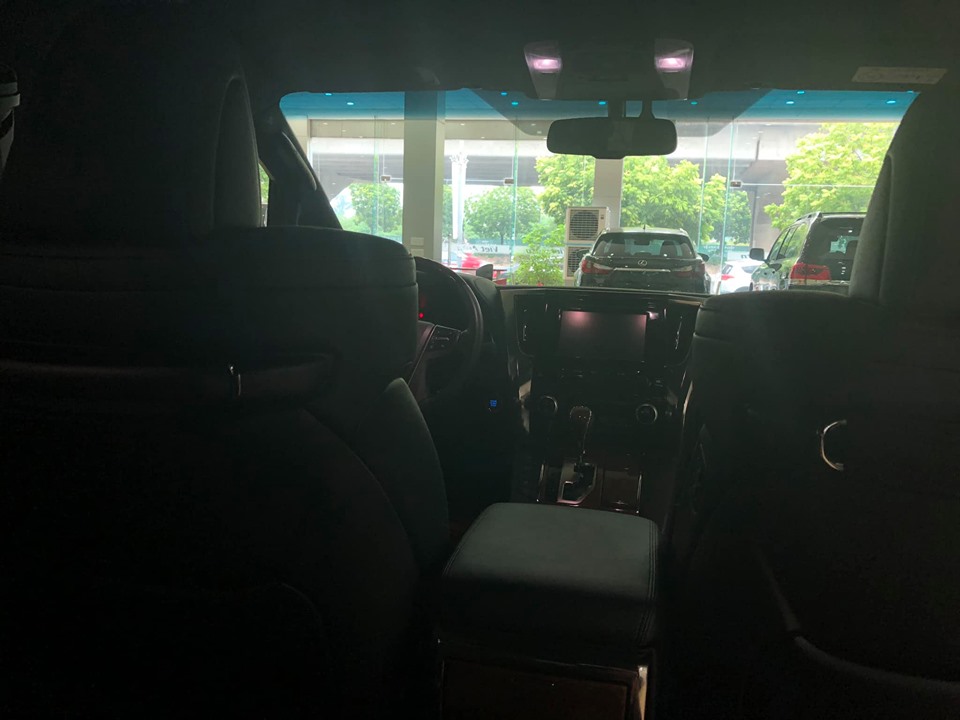 Toyota Alphard 2015 - Bán Toyota Alphard 3.5L Executive Lounge màu đen sản xuất 2015