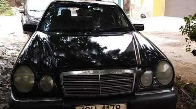 Mercedes-Benz E class  E230   1996 - Bán Mercedes E230 đời 1996, màu đen số sàn, giá chỉ 69 triệu