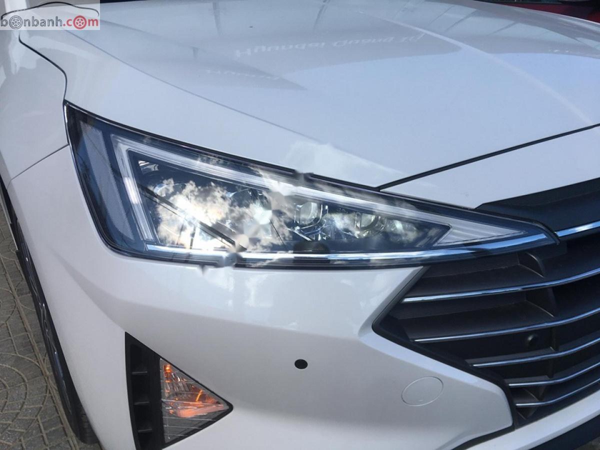 Hyundai Elantra 2.0 AT 2019 - Bán Hyundai Elantra 2.0 AT 2019, màu trắng, 699 triệu