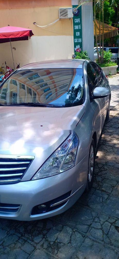 Nissan Teana 2010 - Cần bán gấp Nissan Teana năm 2010, màu bạc, xe nhập