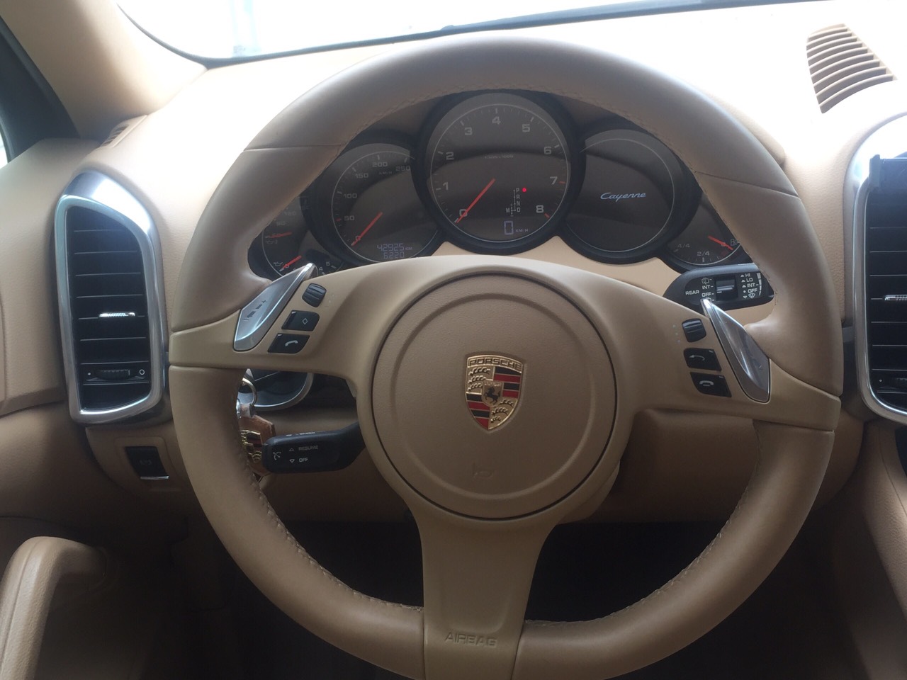 Porsche Cayenne 2014 - Bán xe Porsche Cayenne sản xuất 2014, màu trắng, nhập khẩu, giao dịch chính chủ