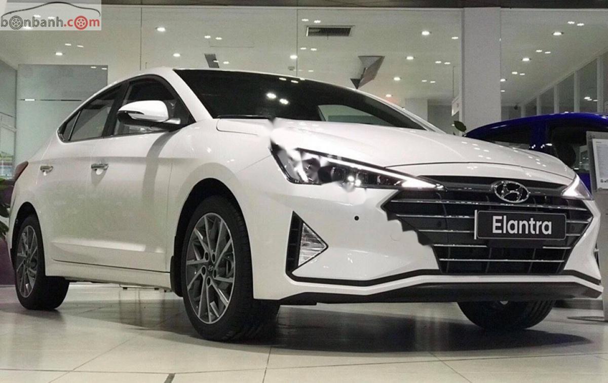 Hyundai Elantra 2.0 AT 2019 - Bán Hyundai Elantra 2.0 AT 2019, màu trắng, 699 triệu