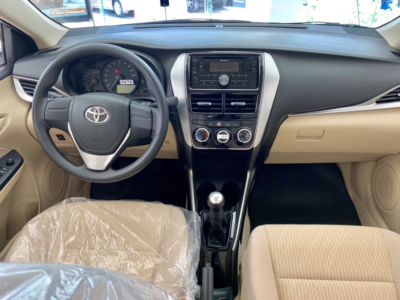 Toyota Vios 1.5E MT 2020 - Bán Toyota Vios E 2020 Màu Nâu Vàng, số sàn, trả trước chỉ từ 160 triệu nhận xe ngay