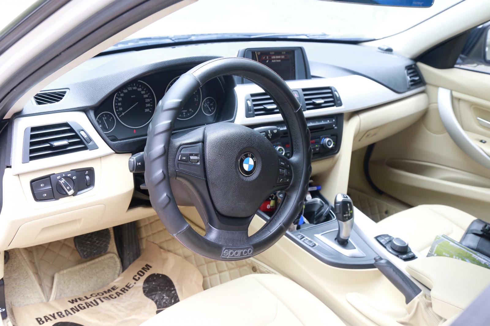 BMW 3 Series 320i 2012 - Bán xe BMW 3 Series 320i năm 2012, màu trắng, nhập khẩu biển TP. HCM