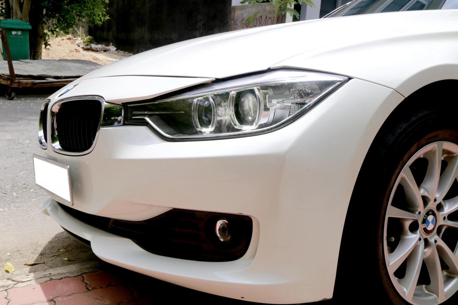 BMW 3 Series 320i 2012 - Bán xe BMW 3 Series 320i năm 2012, màu trắng, nhập khẩu biển TP. HCM