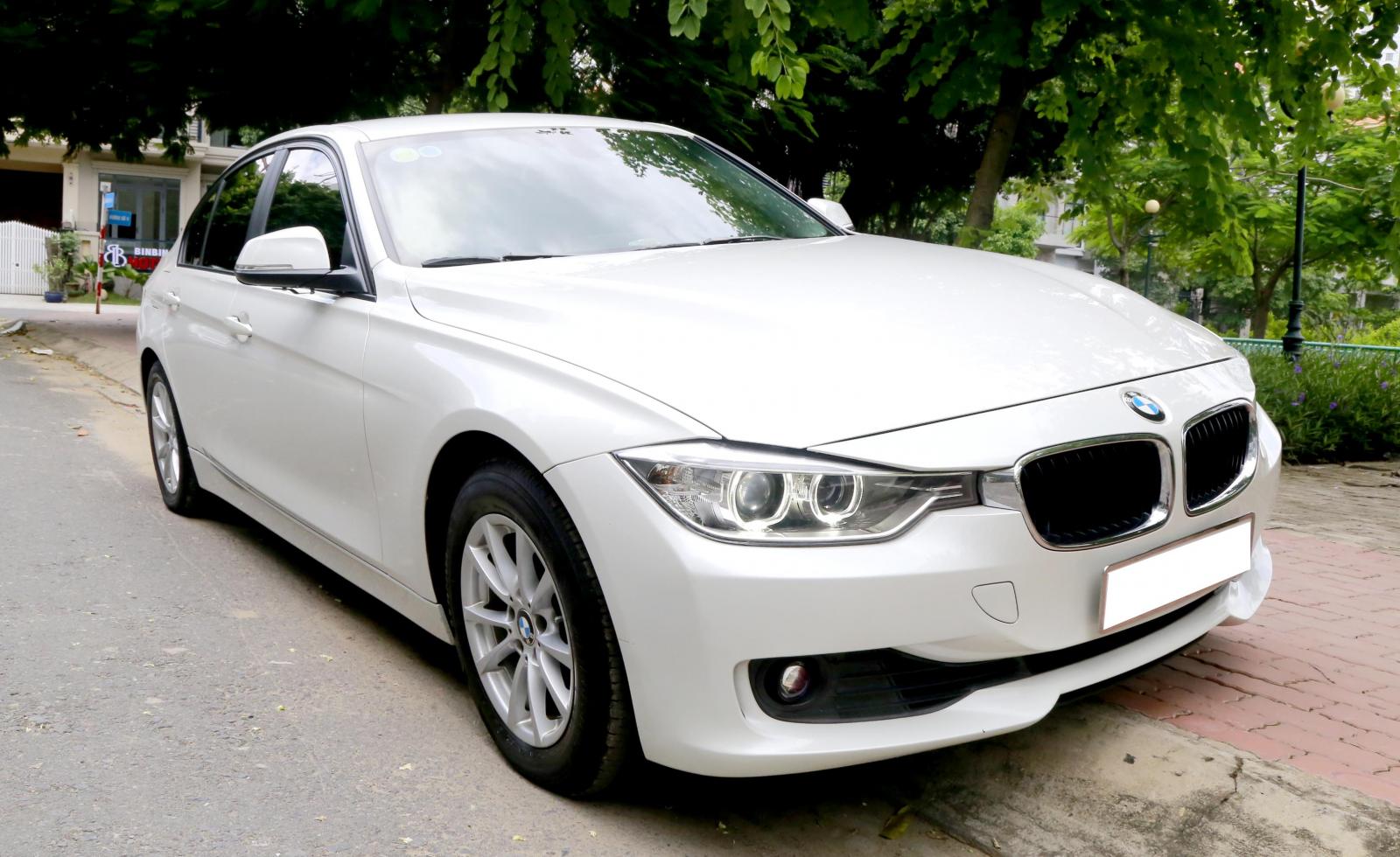 BMW 3 Series 320i 2012 - Bán xe BMW 3 Series 320i năm 2012, màu trắng, nhập khẩu biển TP. HCM