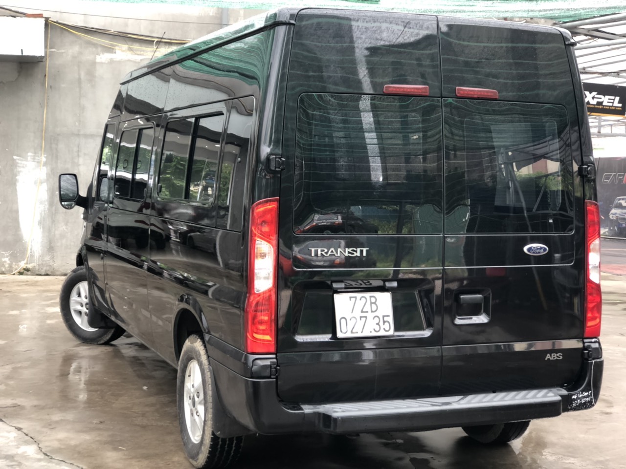 Ford Transit 2.4 MT 2018 - Bán Ford Transit 2.4 MT năm 2018, màu đen, giá tốt