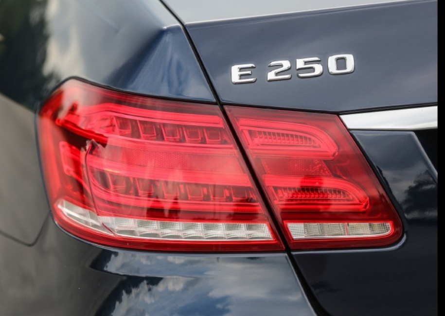 Mercedes-Benz E class E250 2014 - Cần bán Mercedes E250 sản xuất 2014, mới 99%, xuất hoá đơn VAT