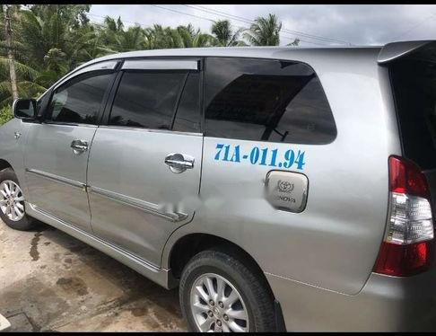 Toyota Innova  E 2013 - Bán Toyota Innova E đời 2013, màu bạc, giá tốt