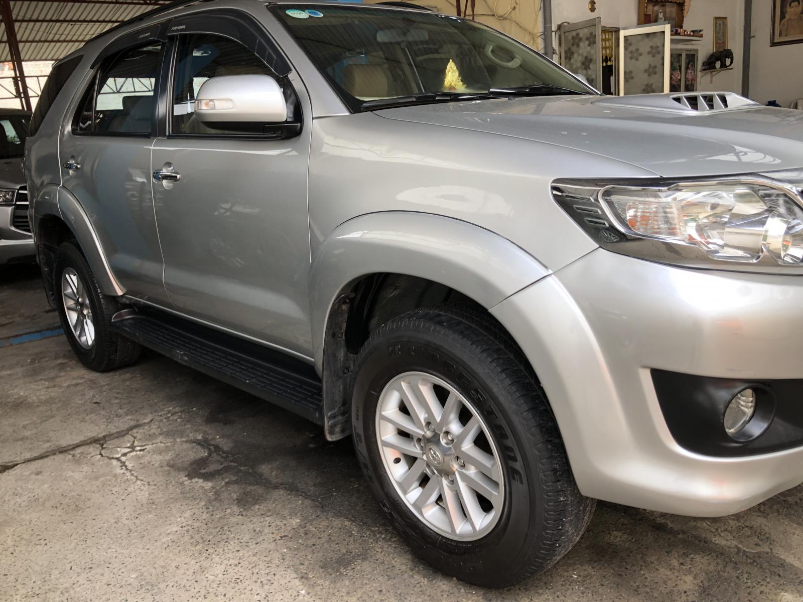 Toyota Fortuner G 2014 - Cần bán Toyota Fortuner G 2014, màu bạc